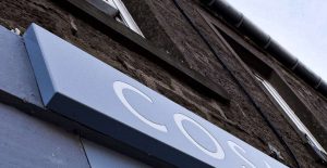 (An image can be seen showing a sign tray outside a shop) A Complete Guide to Folded Tray Signs